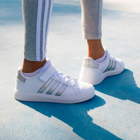 Детски обувки adidas grand court, с велкро, бяло/седефено